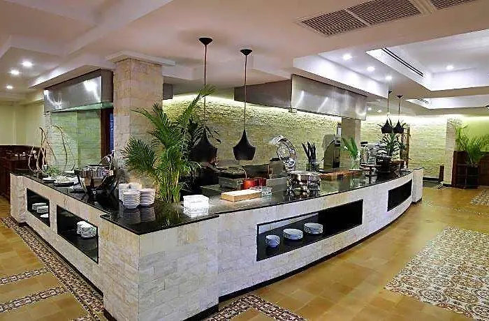 Palace & Hotel 5*